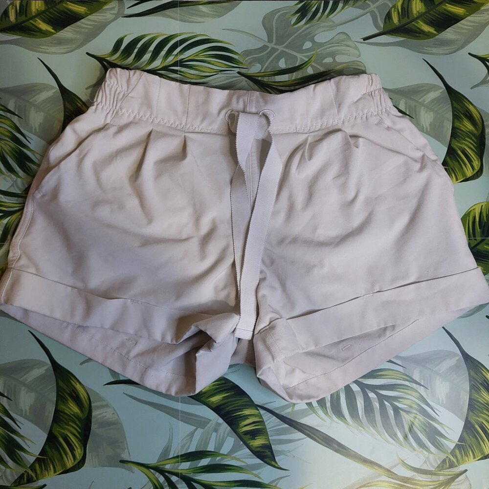 Lululemon White Spring Breakaway Short Sz 2